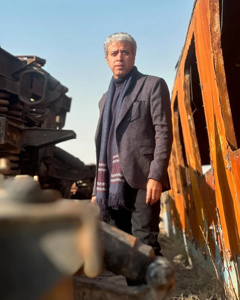 بازیگری ایوب آقاخانی بازیگری ایوب آقاخانی