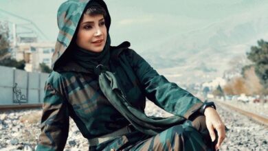 دعوت شبنم قلی خانی از یکی آسیب دیدگان حوادث اخیر در رستوران بیوگرافی شبنم قلی خانی