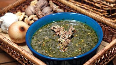 طرز تهیه آش ترش مزه ای که از پرخوری جلوگیری می کند آش ترش مزه
