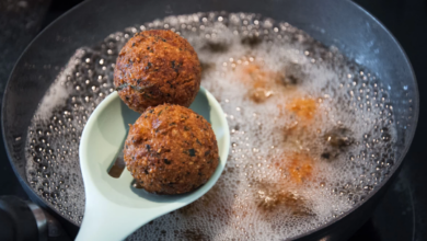 چرا هنگام آشپزی روغن در ماهیتابه کف میکند ؟ دلیل کف کردن روغن