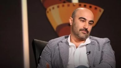 عکس محسن تنابنده در جزیره هرمز با تیپ متفاوتی توجه ها را جلب کرد فعالیت های محسن تنابنده در تلویزیون