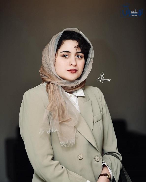 فاطیما بهارمست با استایل شیک و رسمی فاطیما بهارمست با استایل شیک و رسمی
